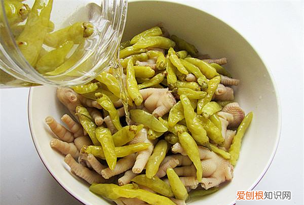 泡椒鸡爪正宗制作方法，泡椒鸡爪怎么做好吃又简单