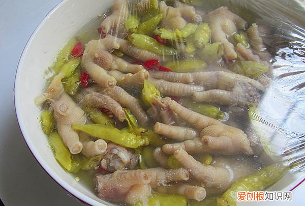 泡椒鸡爪正宗制作方法，泡椒鸡爪怎么做好吃又简单