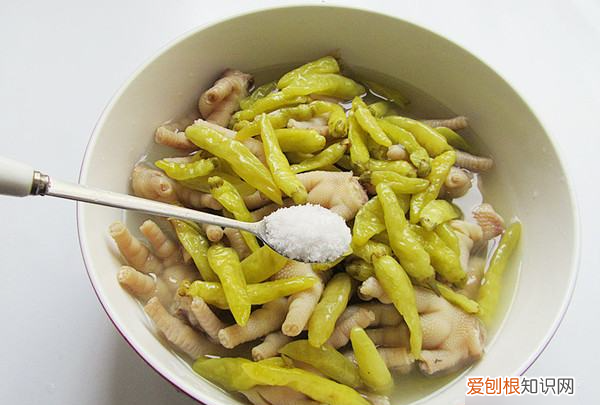 泡椒鸡爪正宗制作方法，泡椒鸡爪怎么做好吃又简单