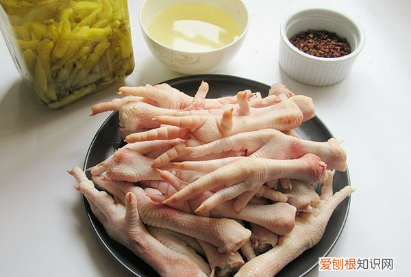 泡椒鸡爪正宗制作方法，泡椒鸡爪怎么做好吃又简单