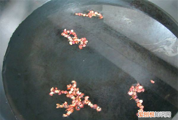 泡椒鸡爪正宗制作方法，泡椒鸡爪怎么做好吃又简单