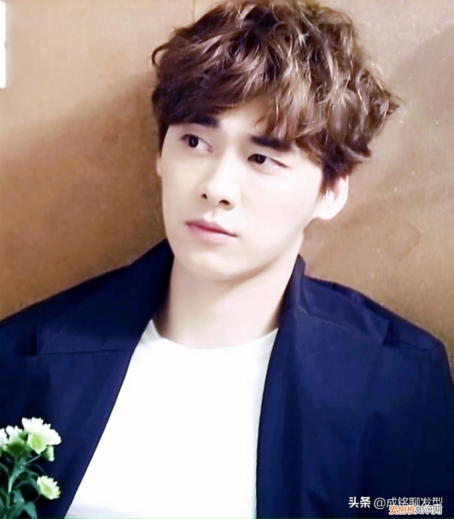 纹理烫成为男神必备造型手法 男生纹理烫发型图片