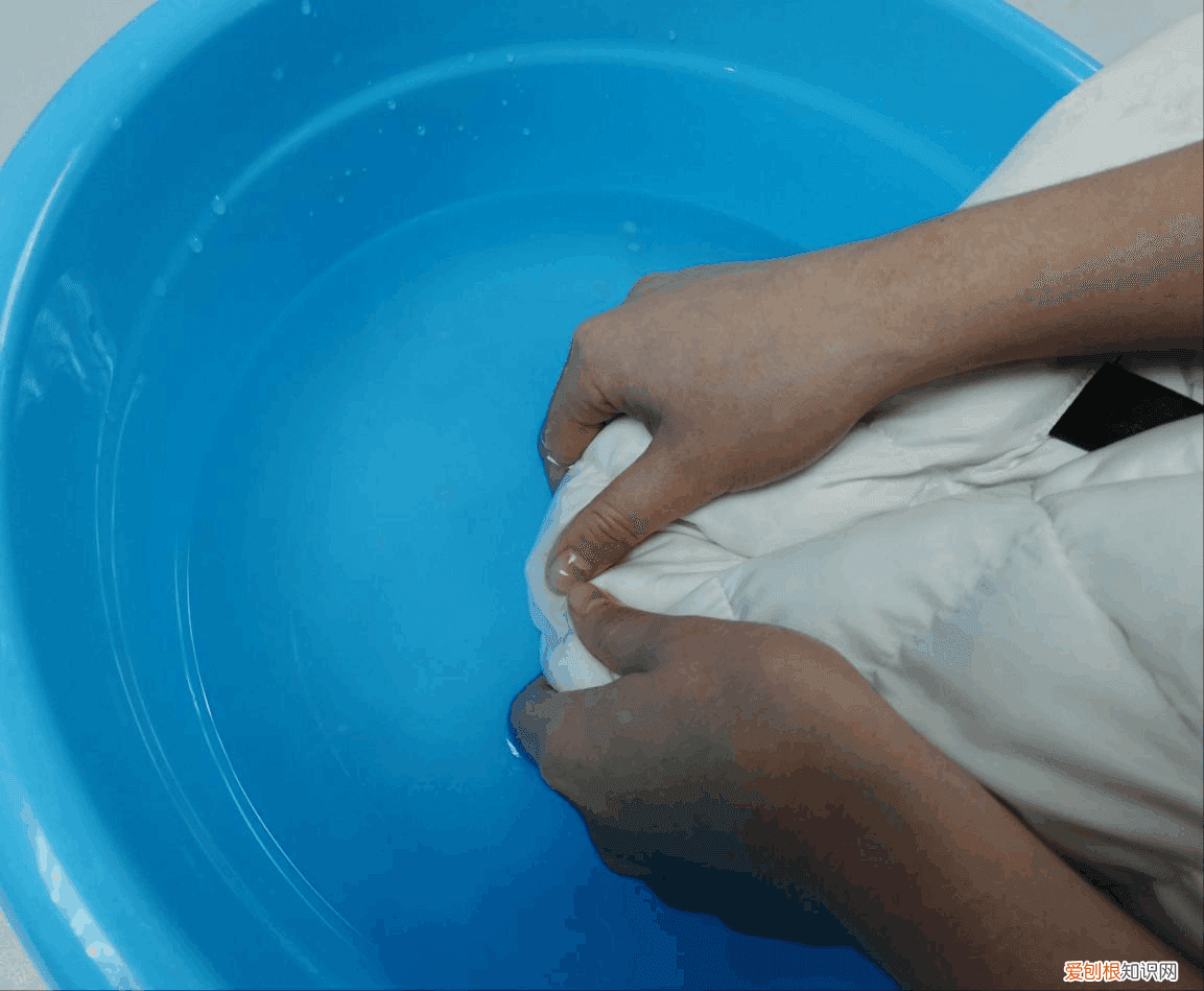 羽绒服年年穿,怎么洗最正确? 怎么样洗羽绒服