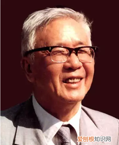 十个古今名人尊师重道小故事 尊师小故事