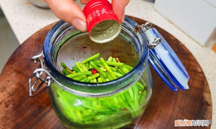 腌蒜苔只放盐就错了，教你正确做法 蒜苔的腌制方法