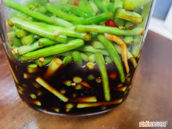 腌蒜苔只放盐就错了，教你正确做法 蒜苔的腌制方法