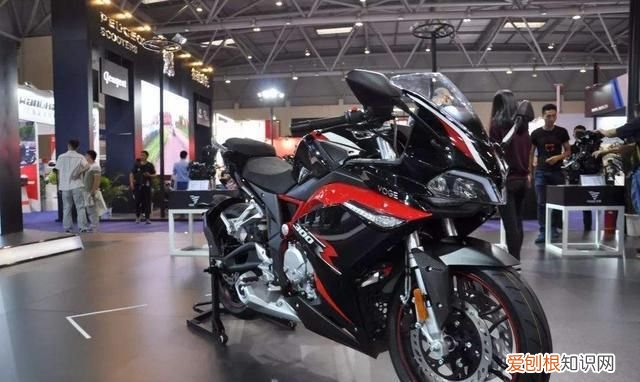 无极300rr算地平线吗，无极300rr单缸还是双缸