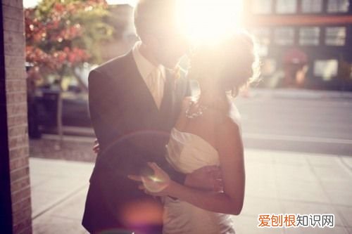 吻身体部位有什么含义? 男人为什么喜欢亲胸!