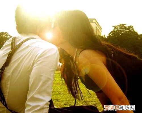 吻身体部位有什么含义? 男人为什么喜欢亲胸!