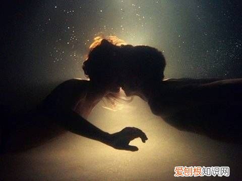 吻身体部位有什么含义? 男人为什么喜欢亲胸!