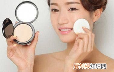 蜜粉 散粉粉饼有什么区别 粉饼和蜜粉的区别