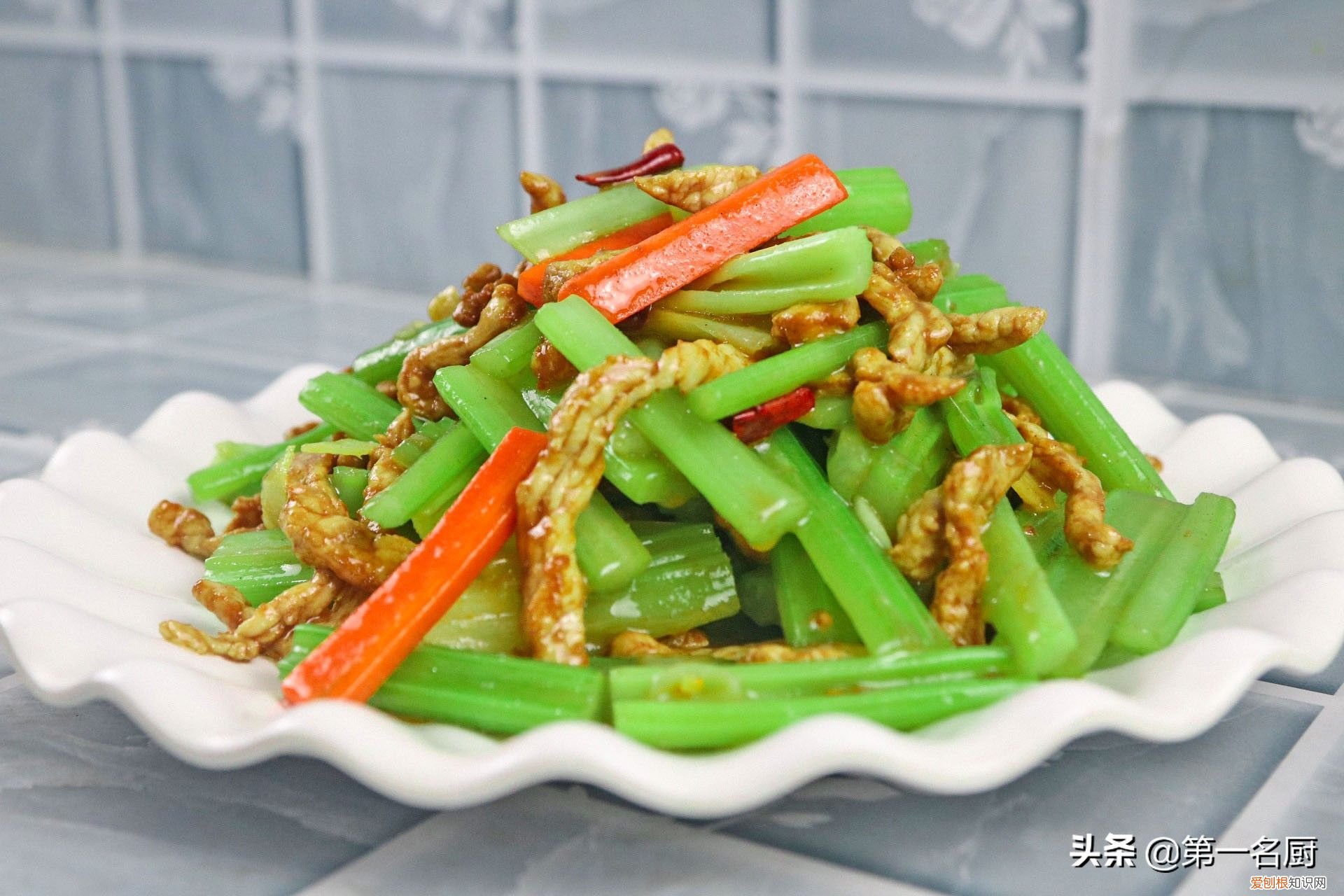 芹菜炒肉万万不可直接下锅方法 芹菜炒肉丝