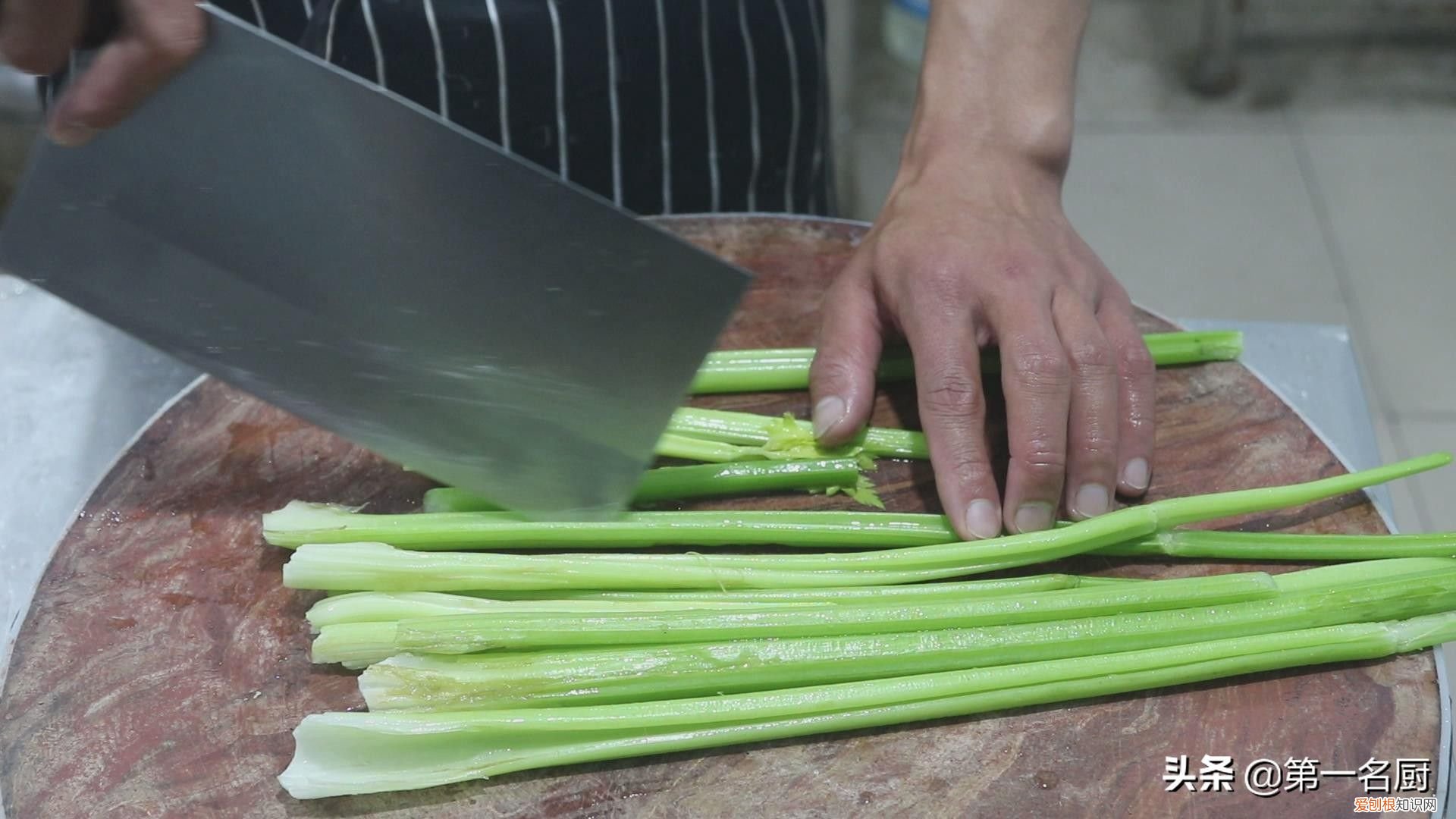 芹菜炒肉万万不可直接下锅方法 芹菜炒肉丝