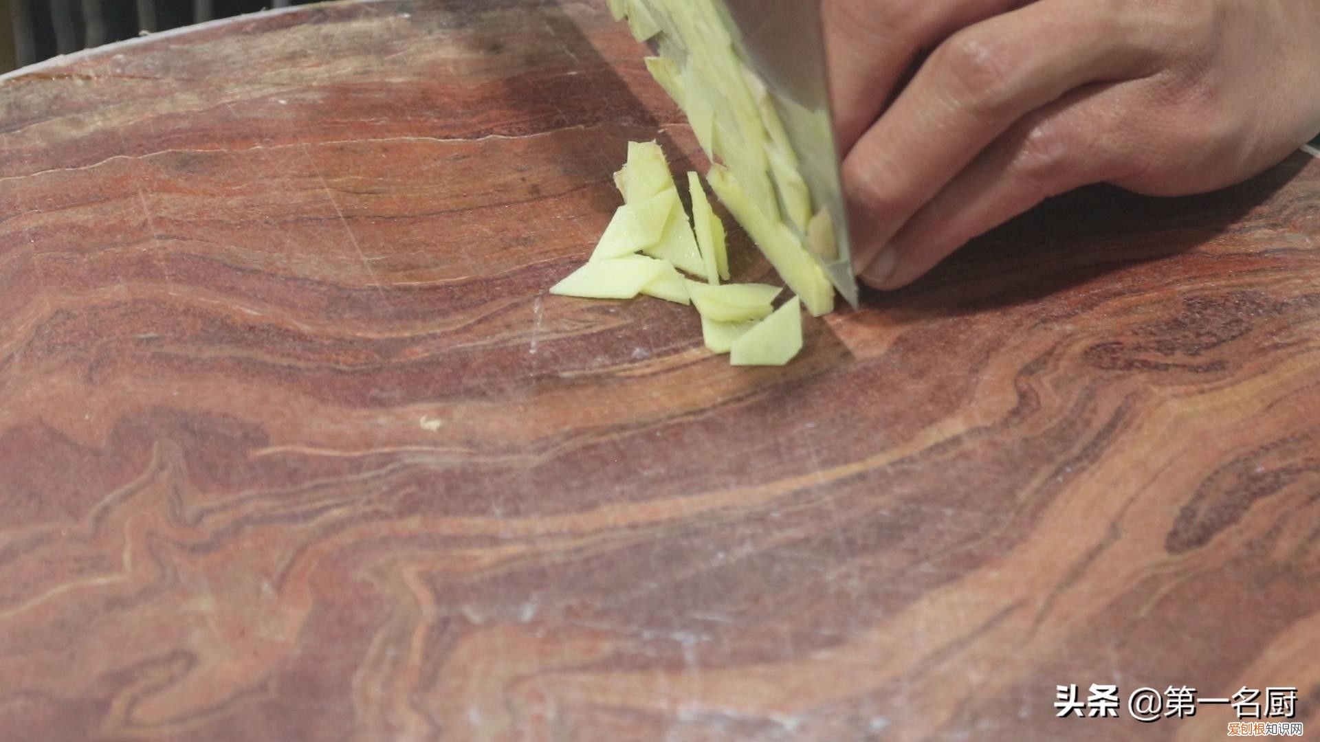 芹菜炒肉万万不可直接下锅方法 芹菜炒肉丝