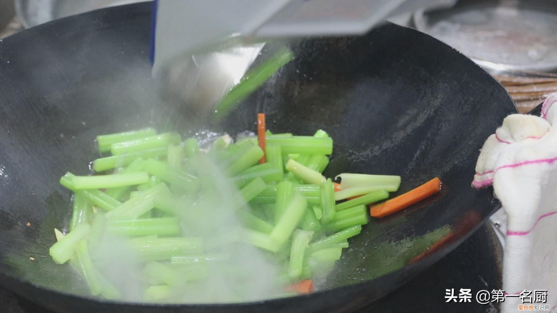 芹菜炒肉万万不可直接下锅方法 芹菜炒肉丝