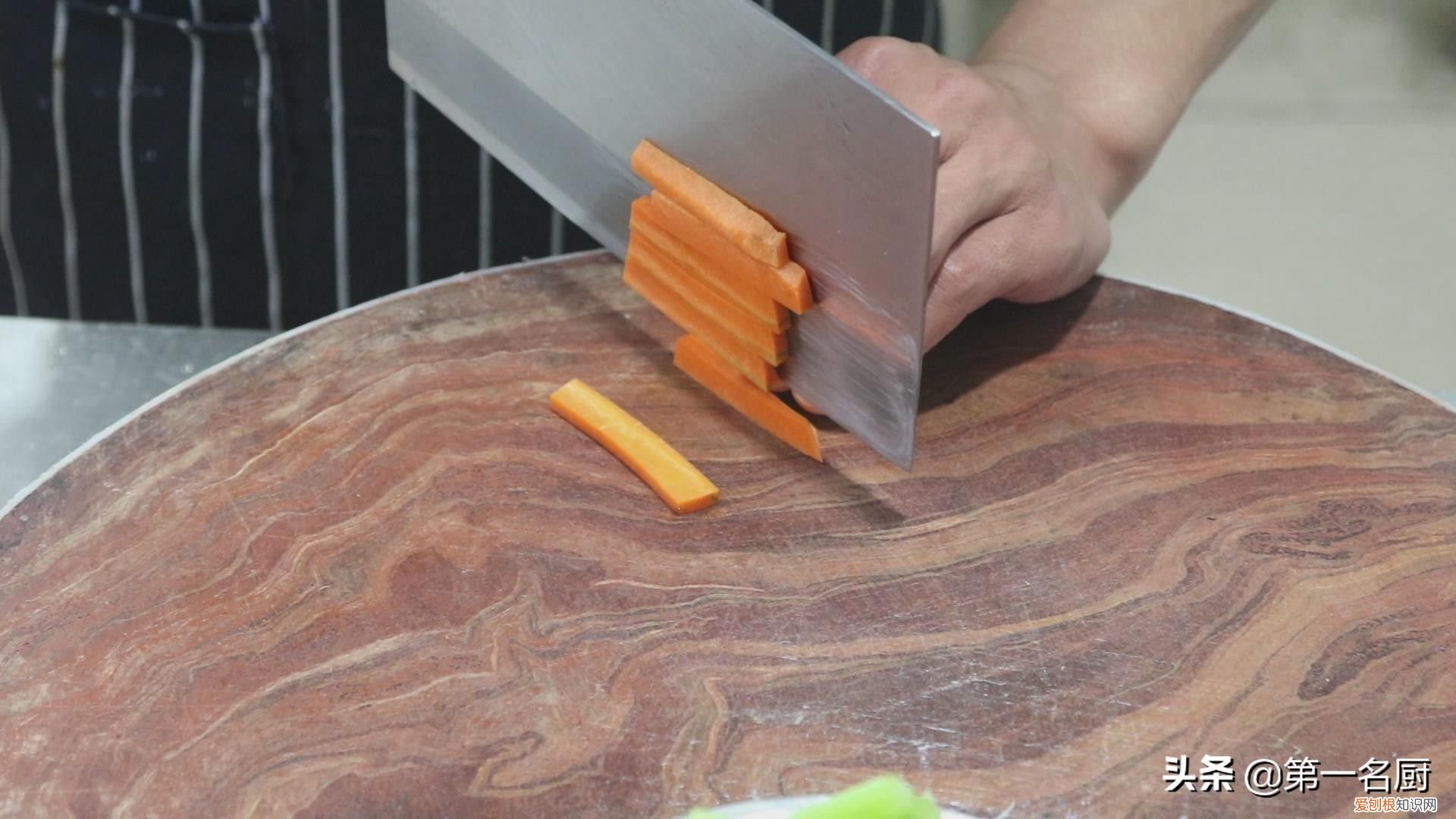 芹菜炒肉万万不可直接下锅方法 芹菜炒肉丝