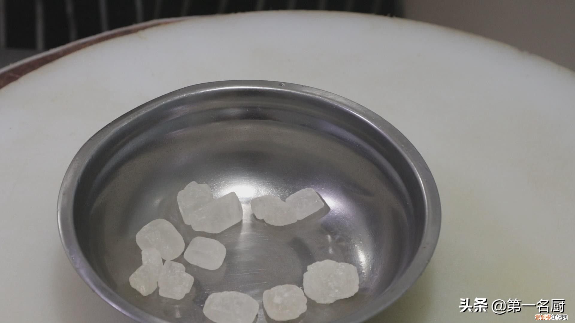 这才是冰糖炖雪梨的正确做法 冰糖雪梨的做法