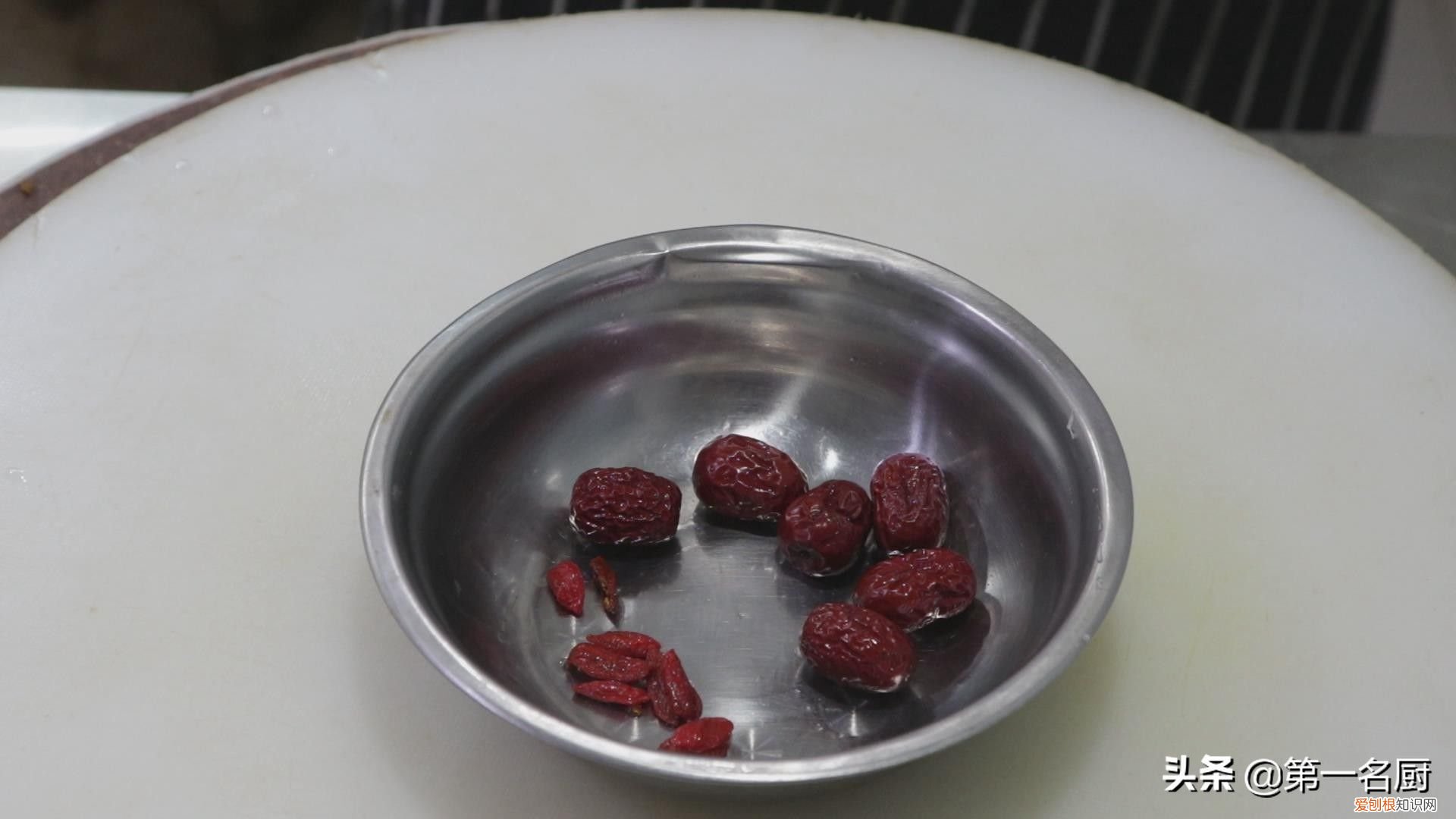 这才是冰糖炖雪梨的正确做法 冰糖雪梨的做法