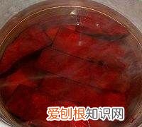 新鲜猪血怎么煮成血块，生猪血怎么做成血块视频