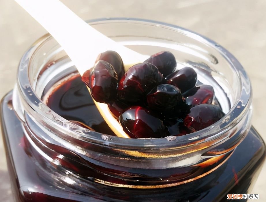 天冷我家常吃黑豆，用醋泡一泡 醋泡黑豆的正确做法