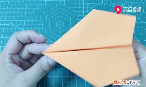 折纸飞机的教程,最简单的折纸飞机的方法