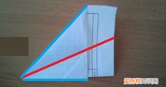 折纸飞机的教程，最简单的折纸飞机的方法