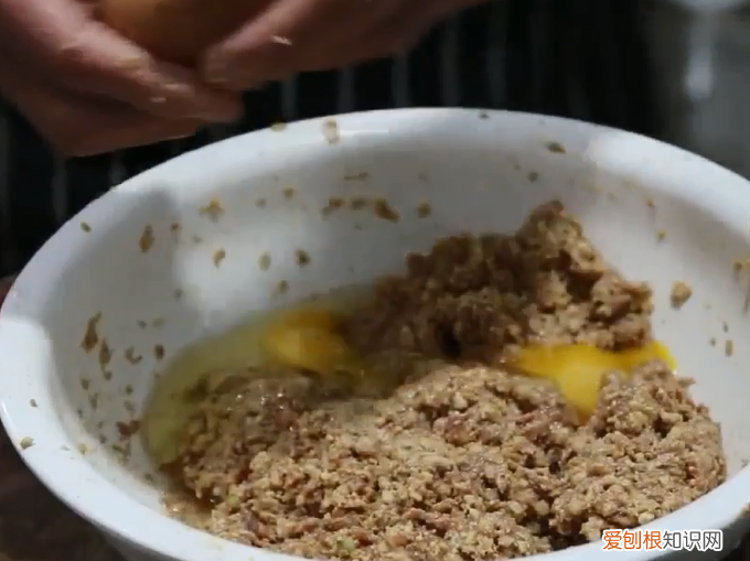 教你红烧狮子头经典做法 红烧狮子头的做法视频