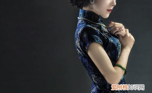 霍仙姑为什么跪张起灵？不止因为尊敬