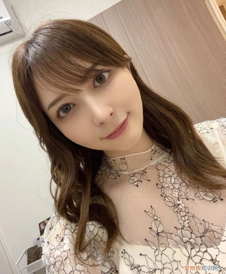 这身材算是模特中的顶流 岬奈奈美