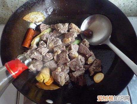 否则等于毁了一锅肉,看你放了没 炖牛肉最忌讳两种佐料