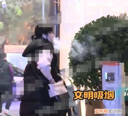 蔡徐坤私下抽烟吗?蔡徐坤被偷拍疑似抽烟