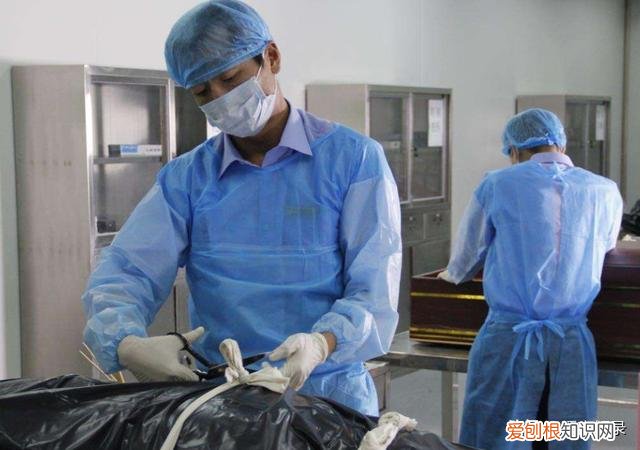 殡仪馆告诉你真相 为什么不能摸死人的手