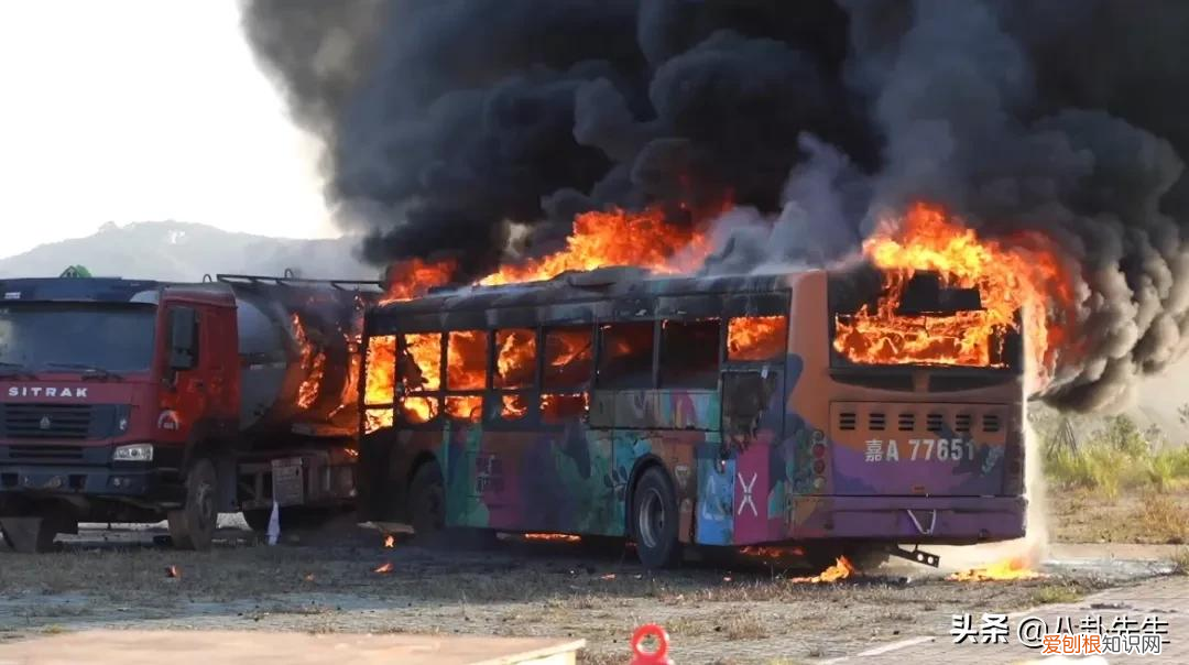 原来是这样拍出来的? 李诗情公交车