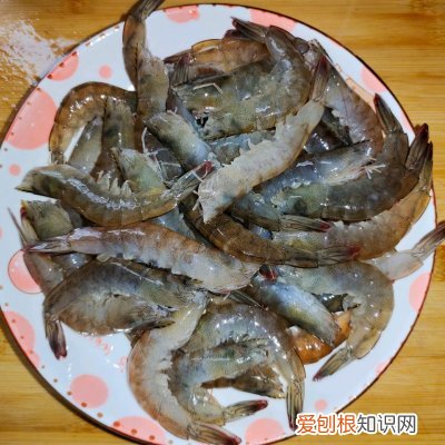 简单几步，越吃越上瘾 油焖大虾正宗的做法