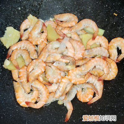 简单几步，越吃越上瘾 油焖大虾正宗的做法