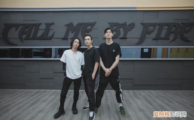 李铢衔为什么会中文 李铢衔的手是完全断了吗