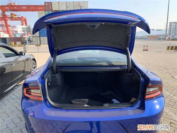 dodge是什么车？“Dodge”,商标象征道奇车强壮剽悍