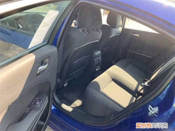 dodge是什么车？“Dodge”,商标象征道奇车强壮剽悍