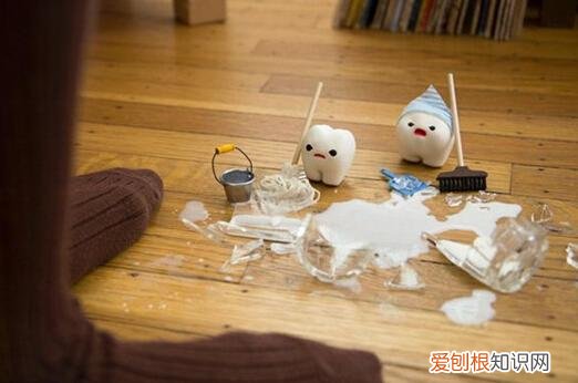 梦到掉牙齿是什么意思? 女人梦见自己掉牙齿