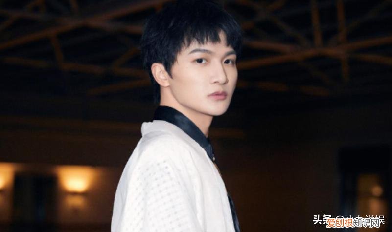 周深是男是女？周深是如何一路逆袭的