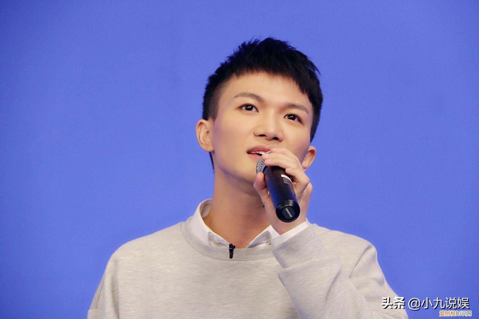 周深是男是女？周深是如何一路逆袭的