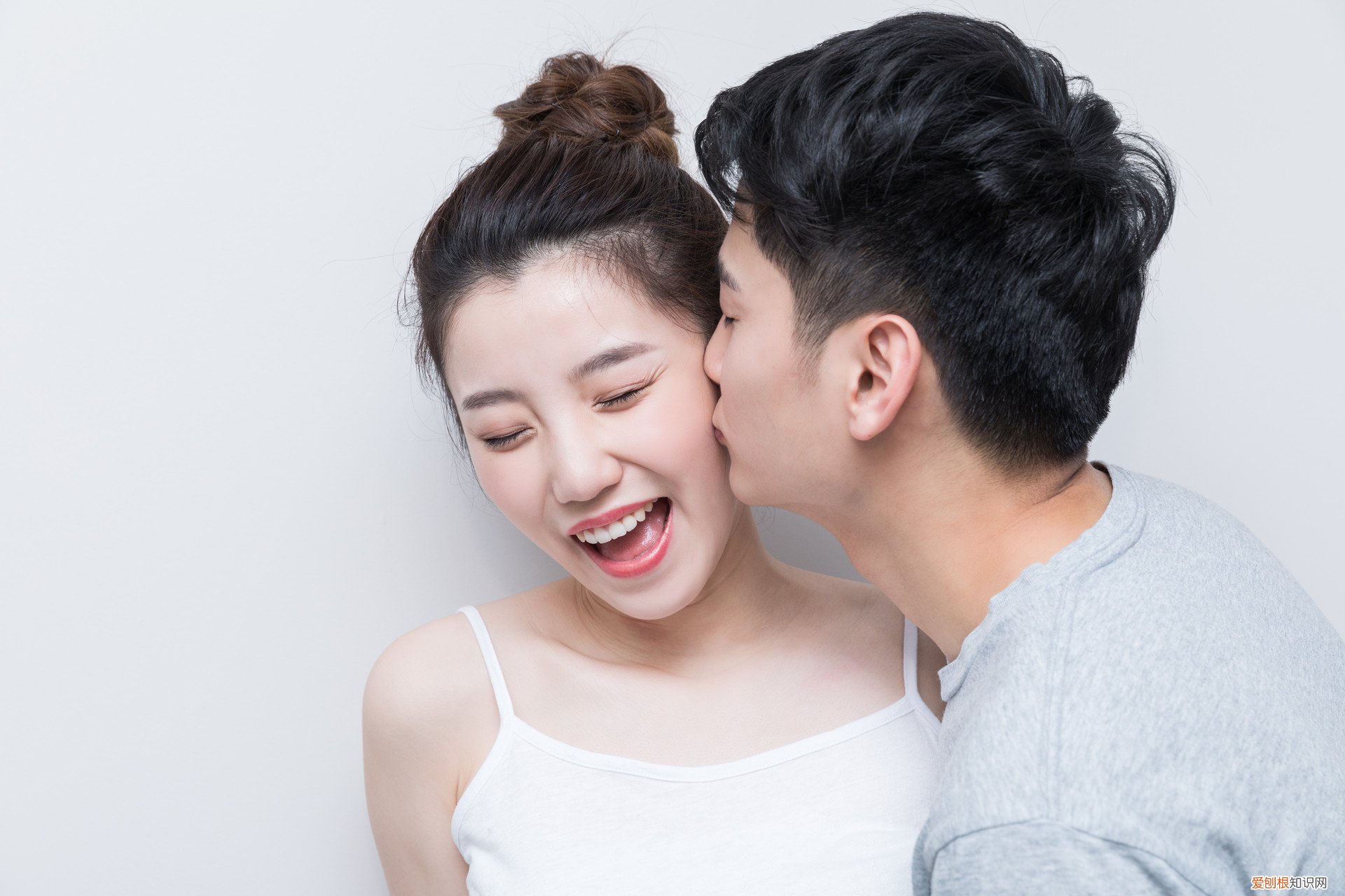 代表着2种不同的意义 接吻时闭眼和不闭眼分别体现什么