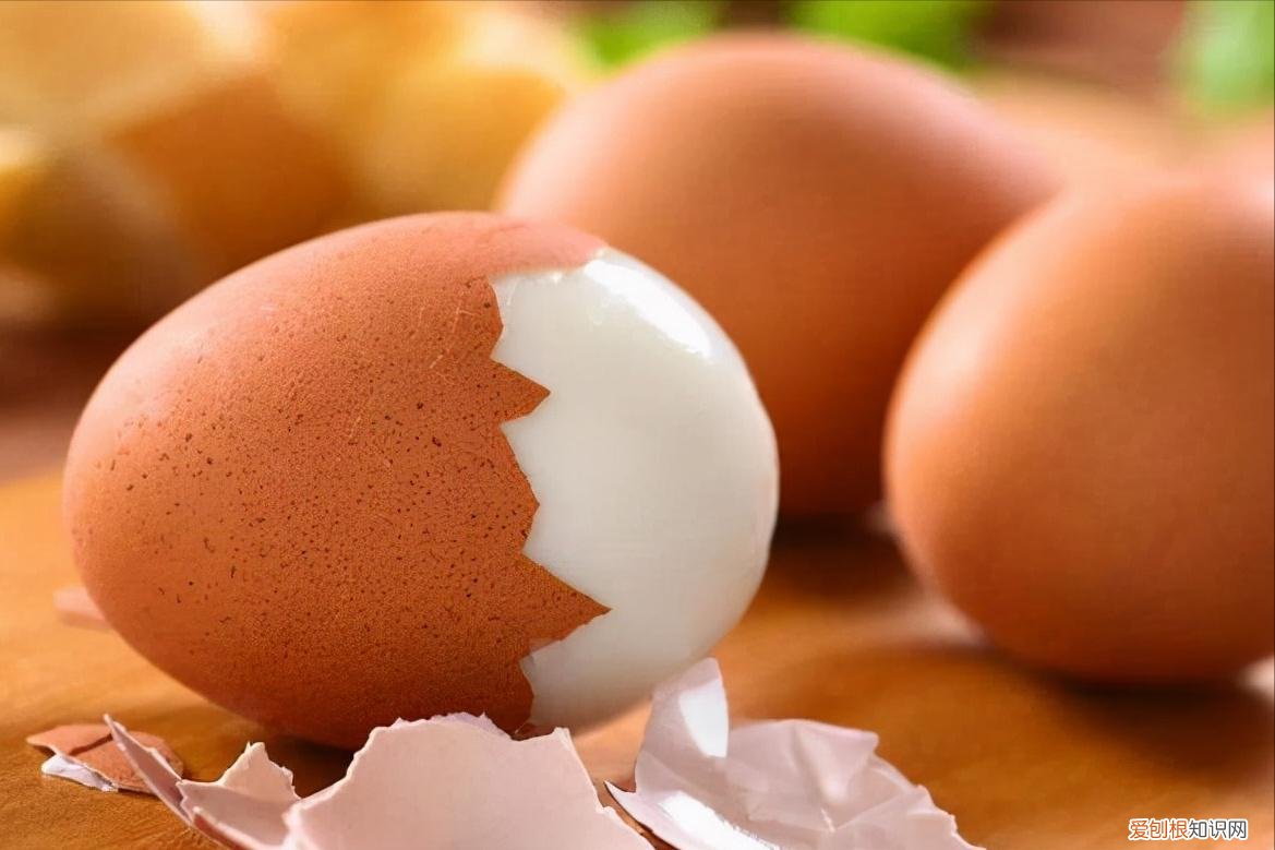煮鸡蛋热水下锅，还是冷水下锅？ 鸡蛋冷水煮10分钟熟了吗？