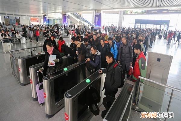 高铁提前多久检票？多数是提前15分钟检票