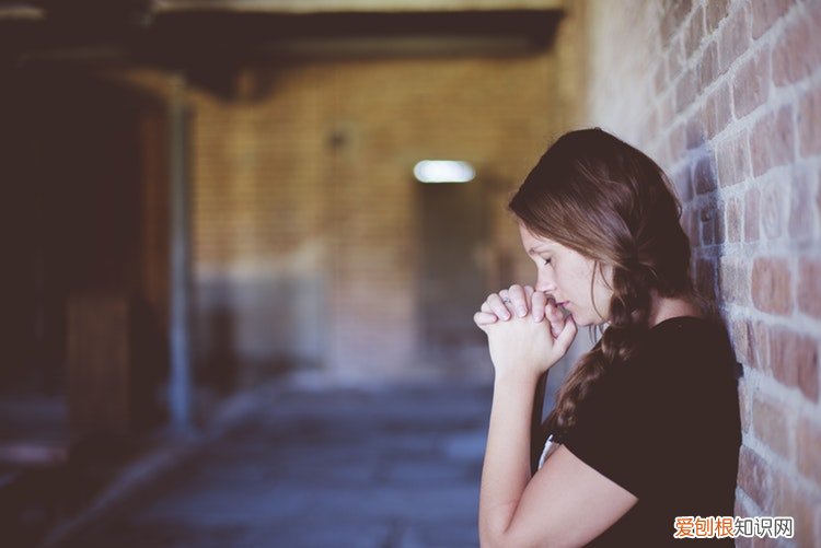 其实，很宠爱的 男生对待特别单纯干净的女生