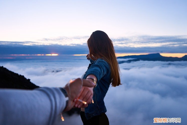 其实，很宠爱的 男生对待特别单纯干净的女生