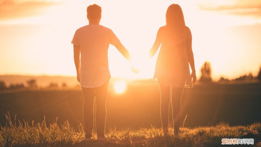 其实，很宠爱的 男生对待特别单纯干净的女生