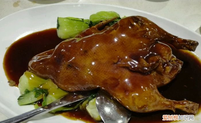 老八吃屎原视频真的假的?吃假粑粑导致账号被封