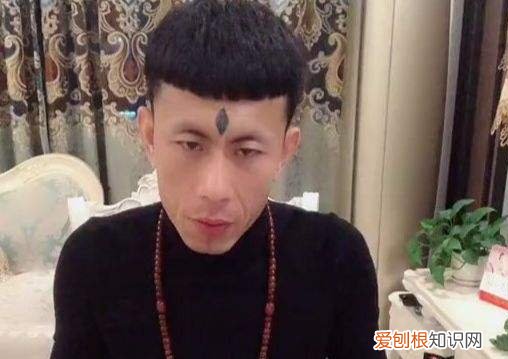 老八吃屎原视频真的假的?吃假粑粑导致账号被封