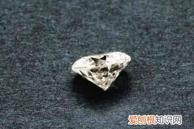 经过切割打磨，没有镶嵌的单粒钻石 裸钻是什么意思？